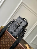 Christopher M82769 14x19x6cm tela monogram (1)