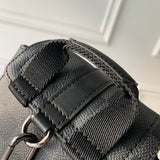 Christopher M82769 14x19x6cm tela monogram (1)